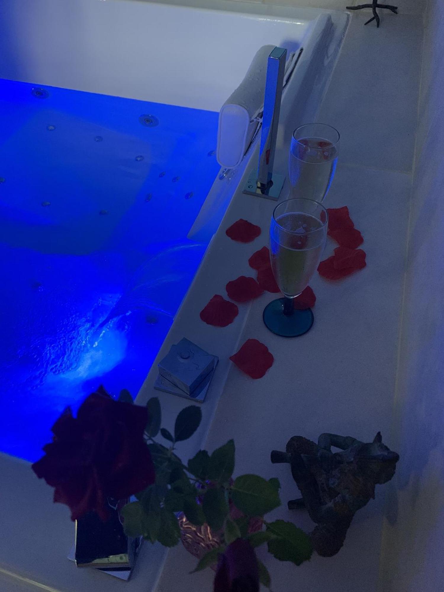 לינה וארוחת בוקר סאל Les Volets Violets חדר תמונה